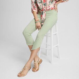 Chico's Pull-On Dolphin-Hemmed Capri Jeans Mint Green SZ 3 (16)
